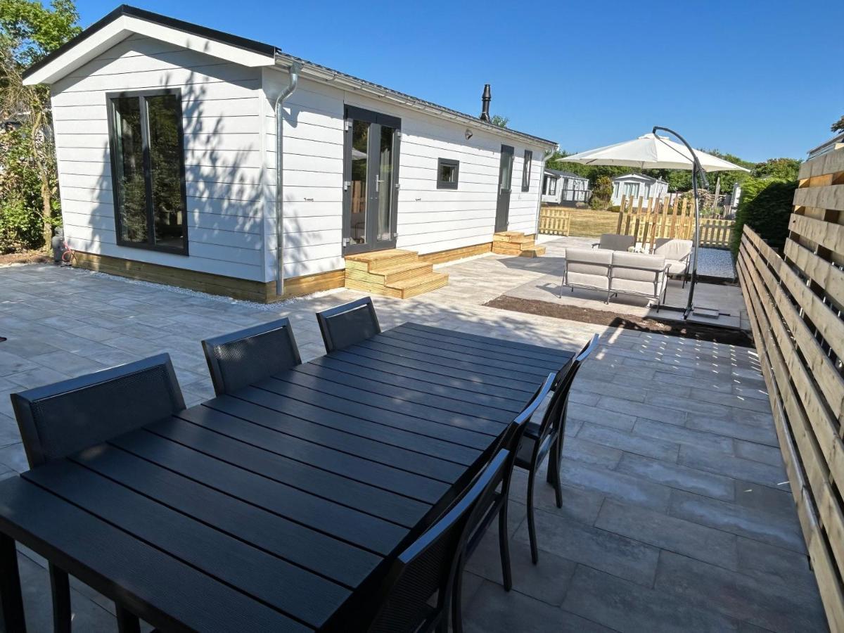 Breezy Beach Chalet Petten Exterior photo